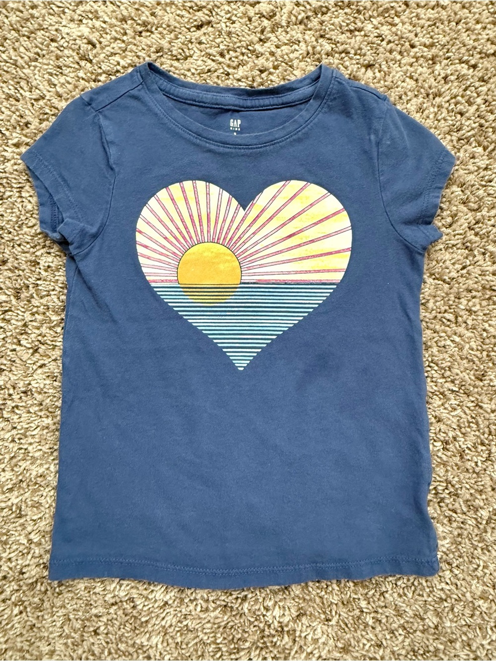 Gap Kids Girls Sunset Heart Graphic T-Shirt Size Small 6–7